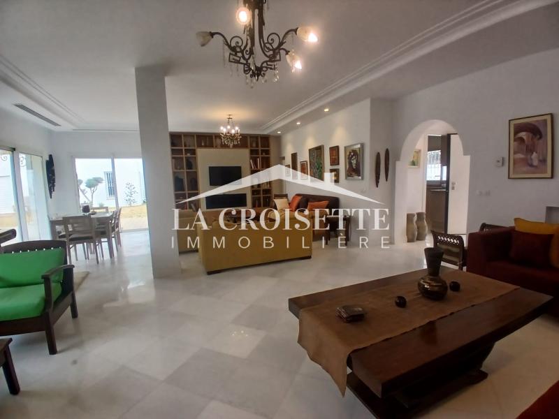 Villa meublée S+3 avec piscine et studio indépendant à Gammarth